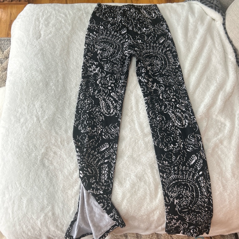 Black & White Paisley Print Split Leg Legging Pants XS